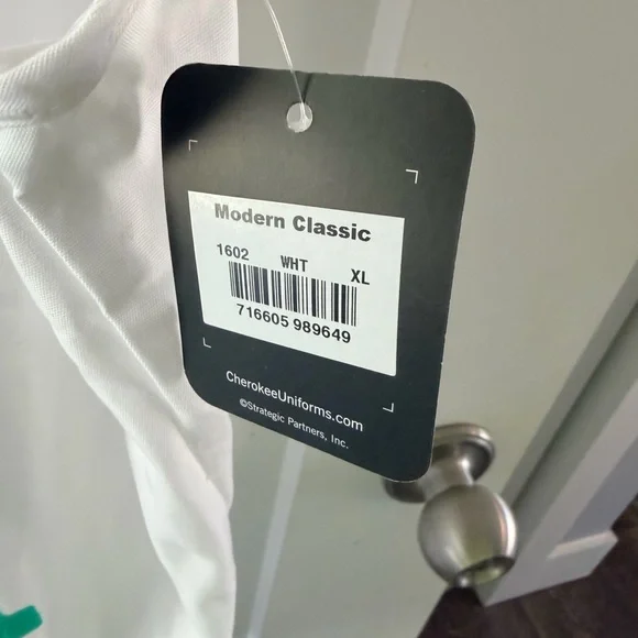 NWT Cherokee Modern Classic White Scrub Vest XL Nurse Medical Uniform - Picture 3 of 11